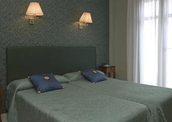 Hotel Senorio De Bazan 2*